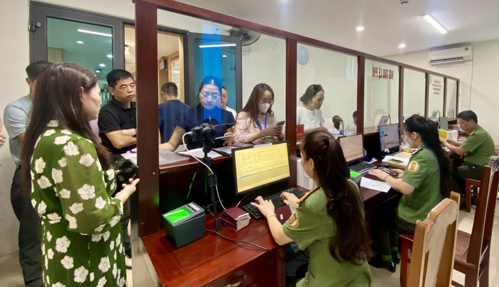 Công an Thanh Hóa mở cao điểm cấp định danh điện tử cho người nước ngoài